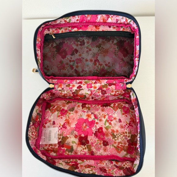 Black floral patterned Ted Baker large makeup/ cosmetic bag - Picture 2 of 6